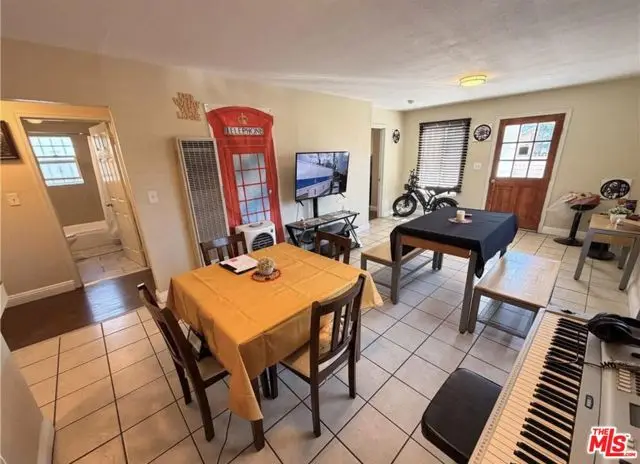 536 W 42nd Street, Los Angeles, CA 90037 - #3