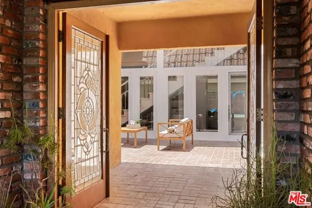 2103 N Hobart Boulevard, Los Angeles, CA 90027 - #3