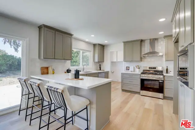 476 Jeanne Court, Casa Conejo, CA 91320 - #2
