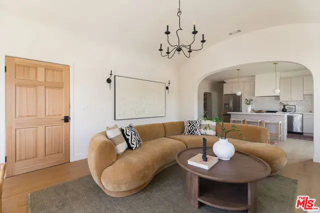 2812 Somerset Drive, Los Angeles, CA 90016 - #2