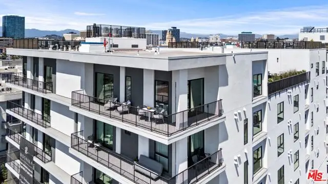 904 S New Hampshire Avenue #203, Los Angeles, CA 90006 - #3