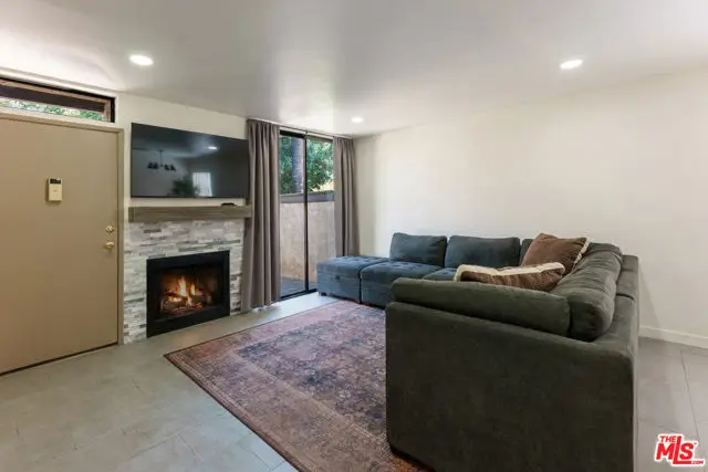 9376 Moonbeam Avenue #9, San Fernando Valley, CA 91402 - #2