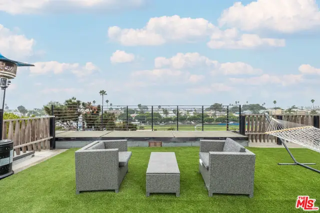 2460 Beverley Avenue, Santa Monica, CA 90405 - #3