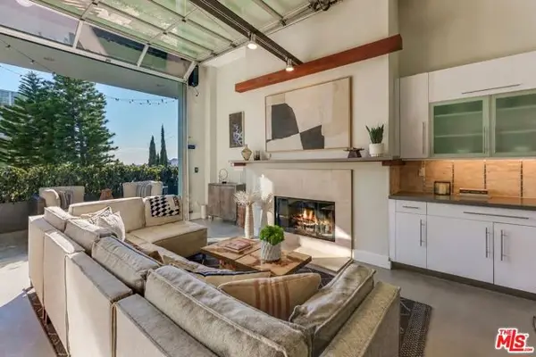 1152 N La Cienega Boulevard #201, West Hollywood, CA 90069