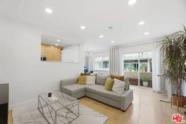11718 Darlington Avenue #7, Los Angeles, CA 90049 - #3
