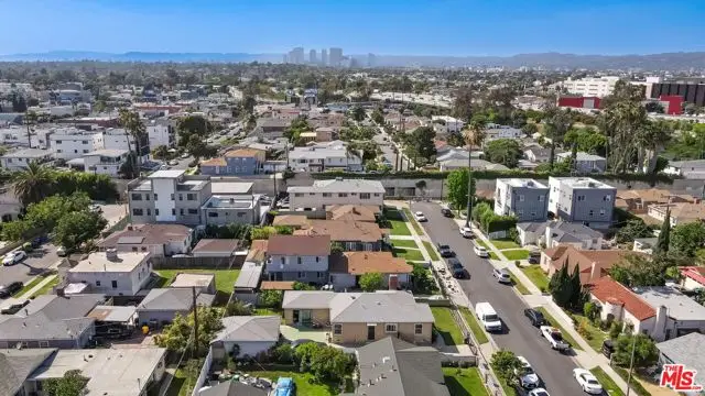 5904 Dauphin Street, Los Angeles, CA 90034 - #3