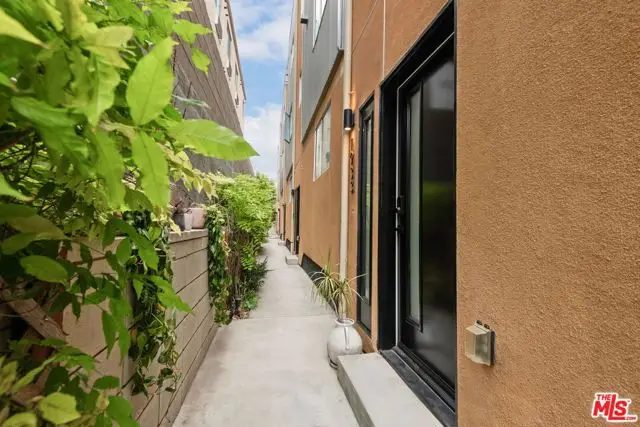1933 W Kingston Place, Los Angeles, CA 90026 - #2