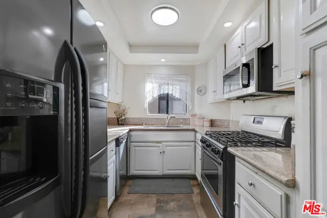14401 Plummer Street #6, San Fernando Valley, CA 91402 - #2