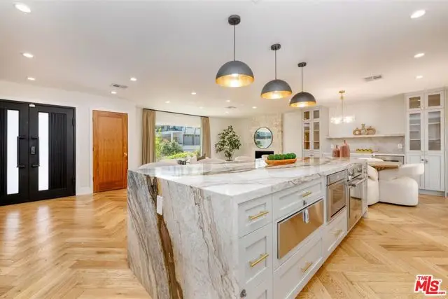 6051 Sadring Avenue, Woodland Hills, CA 91367 - #3