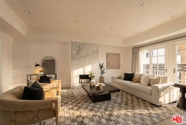 11723 Mayfield Avenue #3, Los Angeles, CA 90049