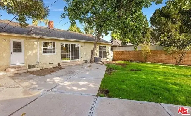 19604 Victory Boulevard, Reseda, CA 91335 - #2