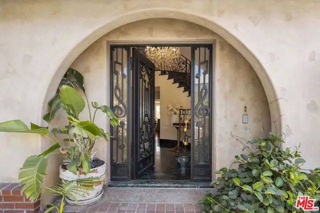 8000 Oceanus Drive, Los Angeles, CA 90046 - #2