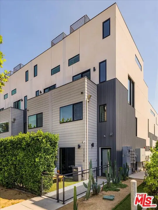 11310 Victory Boulevard, North Hollywood, CA 91606 - #2