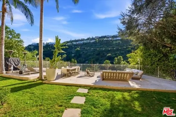 7546 Devista Drive, Los Angeles, CA 90046