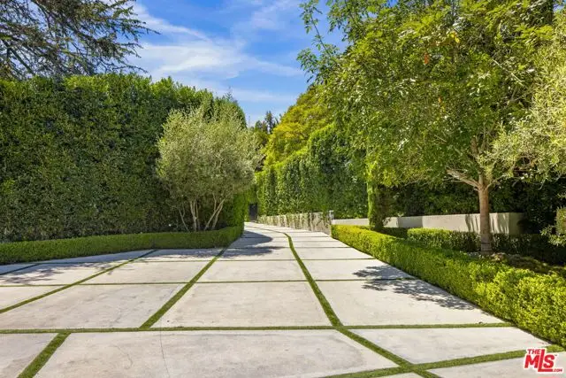22 Oakmont Drive, Los Angeles, CA 90049 - #2