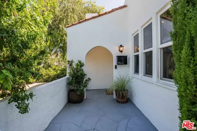 239 N Everett Street, Glendale, CA 91206 - #2
