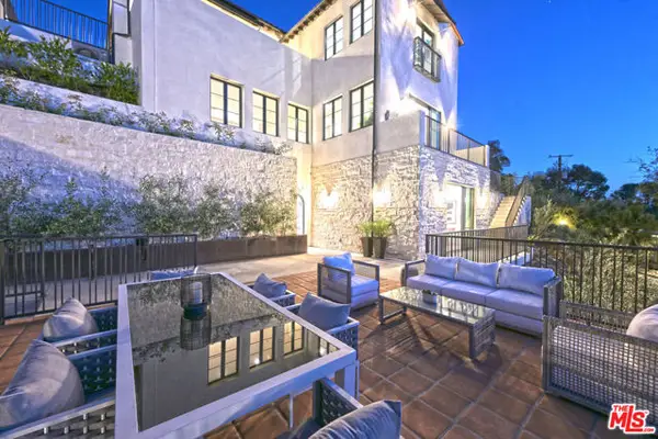 3072 Hollyridge Drive, Los Angeles, CA 90068