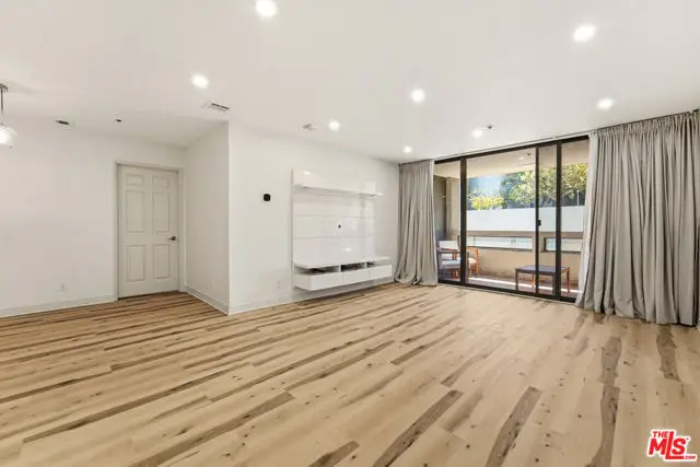 121 S Hope Street #313, Los Angeles, CA 90012 - #3