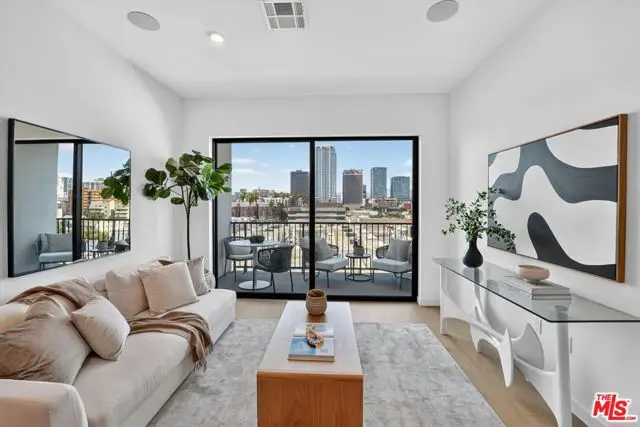 904 S New Hampshire Avenue #PH-3, Los Angeles, CA 90006 - #3