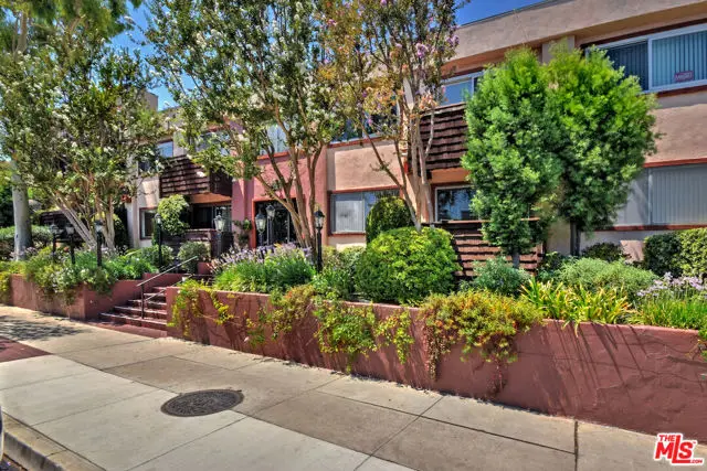 5403 Newcastle Avenue #19, Encino, CA 91316 - #2