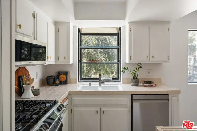 4658 Don Lorenzo Drive #G, Los Angeles, CA 90008 - #3