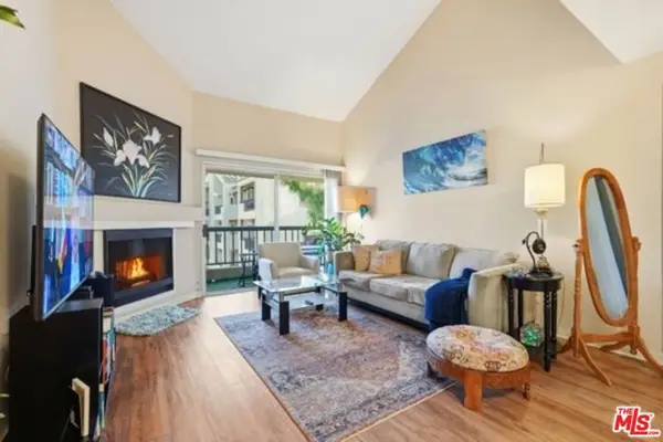 21450 Burbank Boulevard #314, Woodland Hills (los Angeles), CA 91367