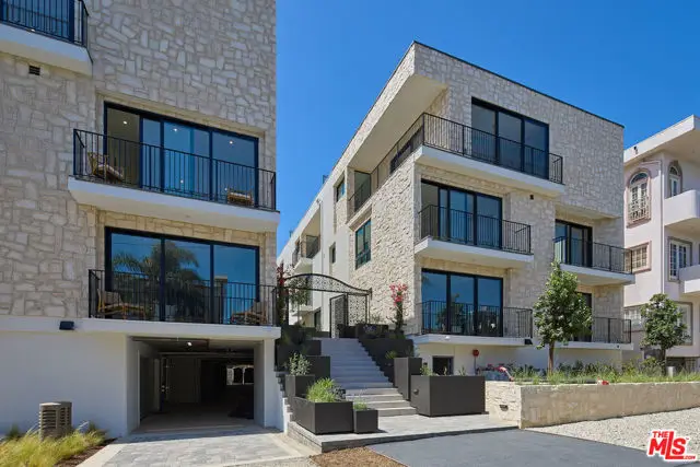 11967 Mayfield Ave #105, Los Angeles, CA 90049 - #2