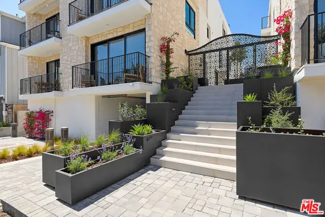 11967 Mayfield Ave #105, Los Angeles, CA 90049 - #3