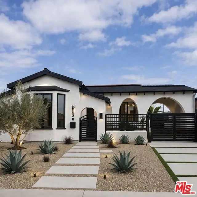 10022 S Manhattan Place, Los Angeles, CA 90047 - #1