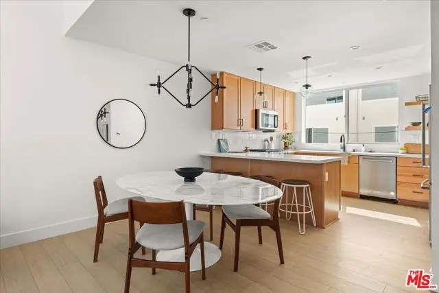 11212 W Victory Boulevard #7, North Hollywood, CA 91606 - #1