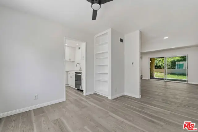 9545 Via Venezia, San Fernando Valley, CA 91504 - #2