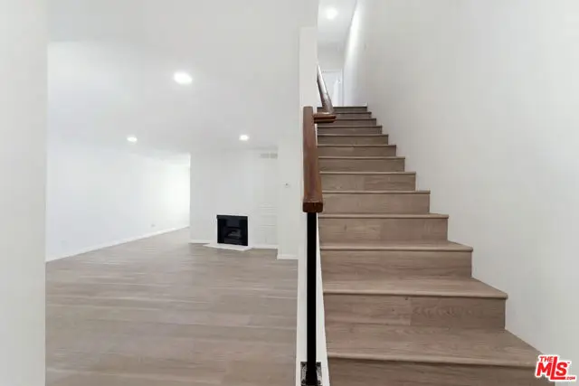 9545 Via Venezia, San Fernando Valley, CA 91504 - #3