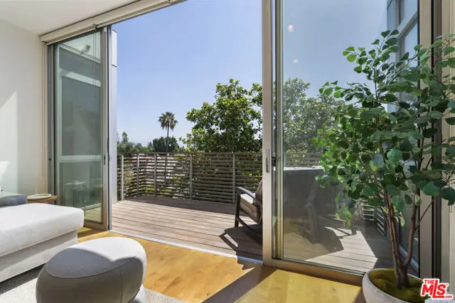12504 Woodbridge Street #402, Studio City, CA 91604 - #2