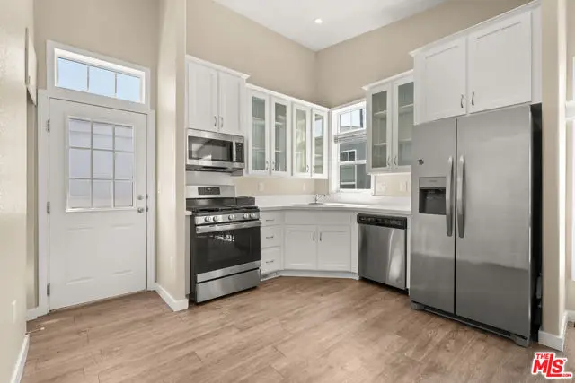 8250 Lankershim Boulevard #17, North Hollywood, CA 91605 - #2