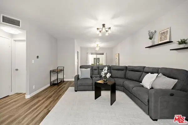 6540 Hayvenhurst Avenue #3, Los Angeles, CA 91406