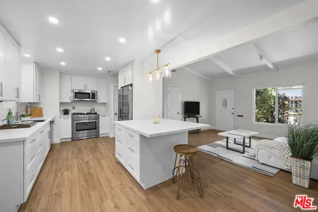 7528 Newcastle Avenue, Reseda, CA 91335 - #3