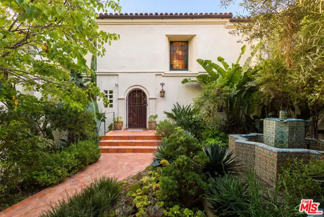 3842 Carnavon Way, Los Angeles, CA 90027 - #1