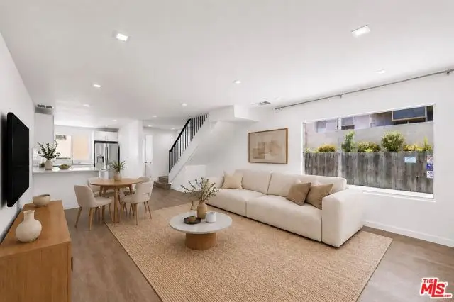 11652 Chenault Street #14, Los Angeles, CA 90049 - #2