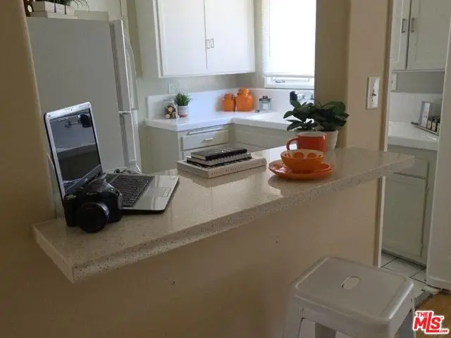 4072 Hillcrest Drive #D, Los Angeles, CA 90008 - #3