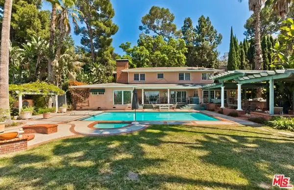 3525 N Knoll Drive, Los Angeles, CA 90068
