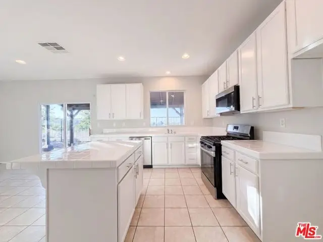 2423 Carolyn Drive, Palmdale, CA 93551 - #2