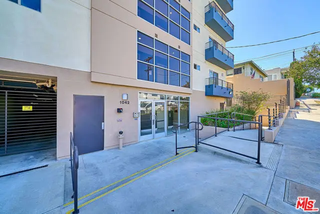 1042 S Kingsley Drive #PH4, Los Angeles, CA 90006 - #2