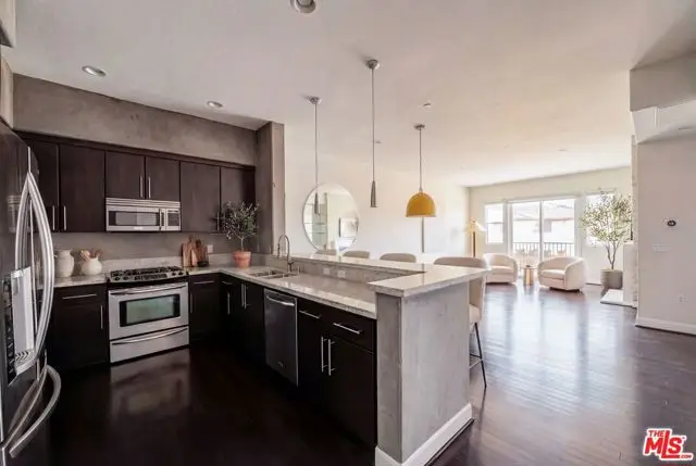 10878 Bloomfield Street #406, Toluca Lake, CA 91602 - #3