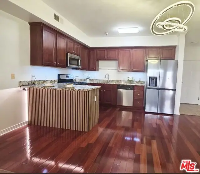 1025 Dewey Avenue #205, Los Angeles, CA 90006 - #2