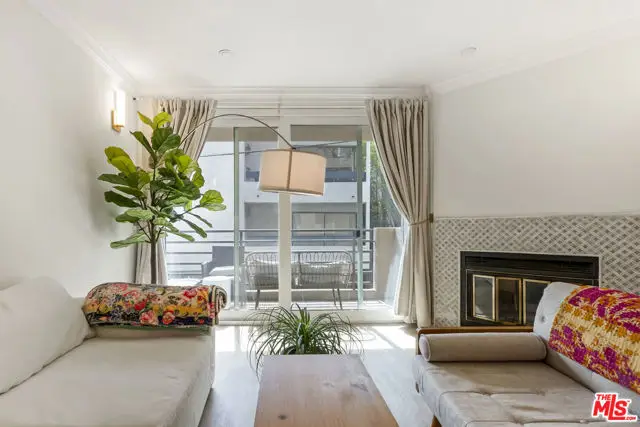 20 Catamaran Street #104, Los Angeles, CA 90292 - #3