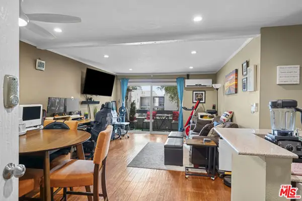 21800 Schoenborn #225, Canoga Park (los Angeles), CA 91304