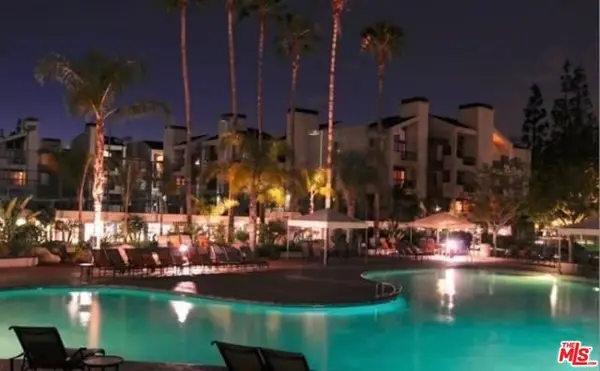 21400 Burbank Boulevard #202, Woodland Hills (los Angeles), CA 91367