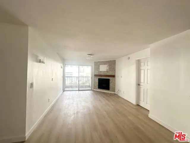 21400 Burbank Boulevard #202, Woodland Hills, CA 91367 - #3