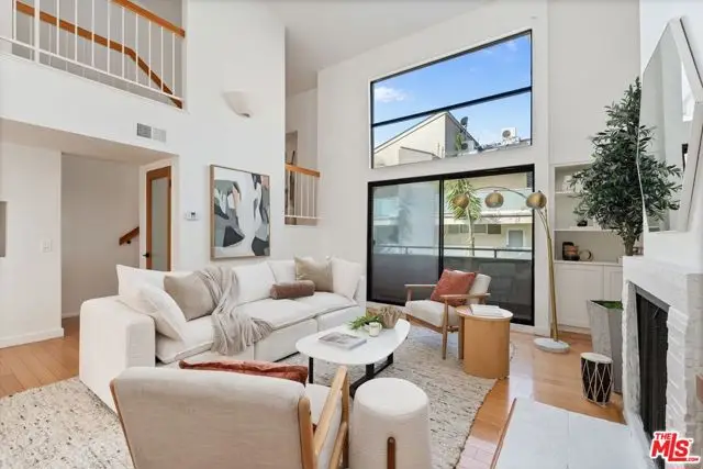 11 Mast Street #B, Los Angeles, CA 90292 - #1