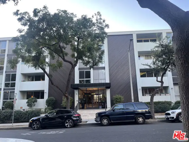 1015 N Kings Road #104, West Hollywood, CA 90069 - #2